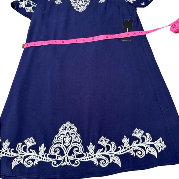 (NWT) Tale to Tell White and Navy Blue Embroidered Shift Dress Size Small - Picture 6 of 10